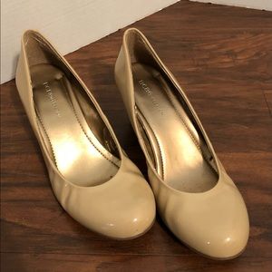 BCBGeneration women’s wedge shoes. Very good condition! 2 in heel. Comfort/style